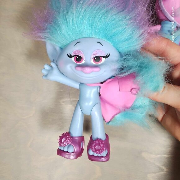 13" Poppy Doll and dreamworks trolls world tour twins bundle deal - Picture 10 of 15